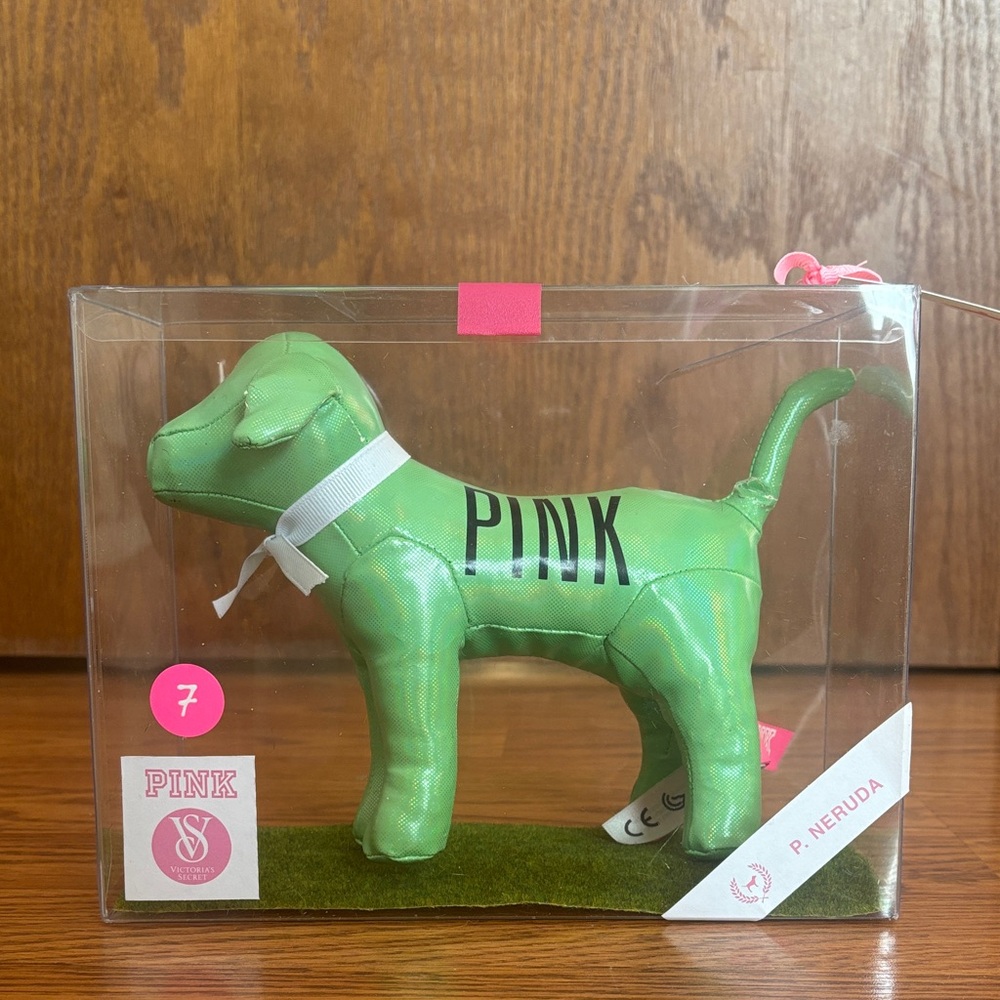 Victoria’s Secret PINK pup in collectible box